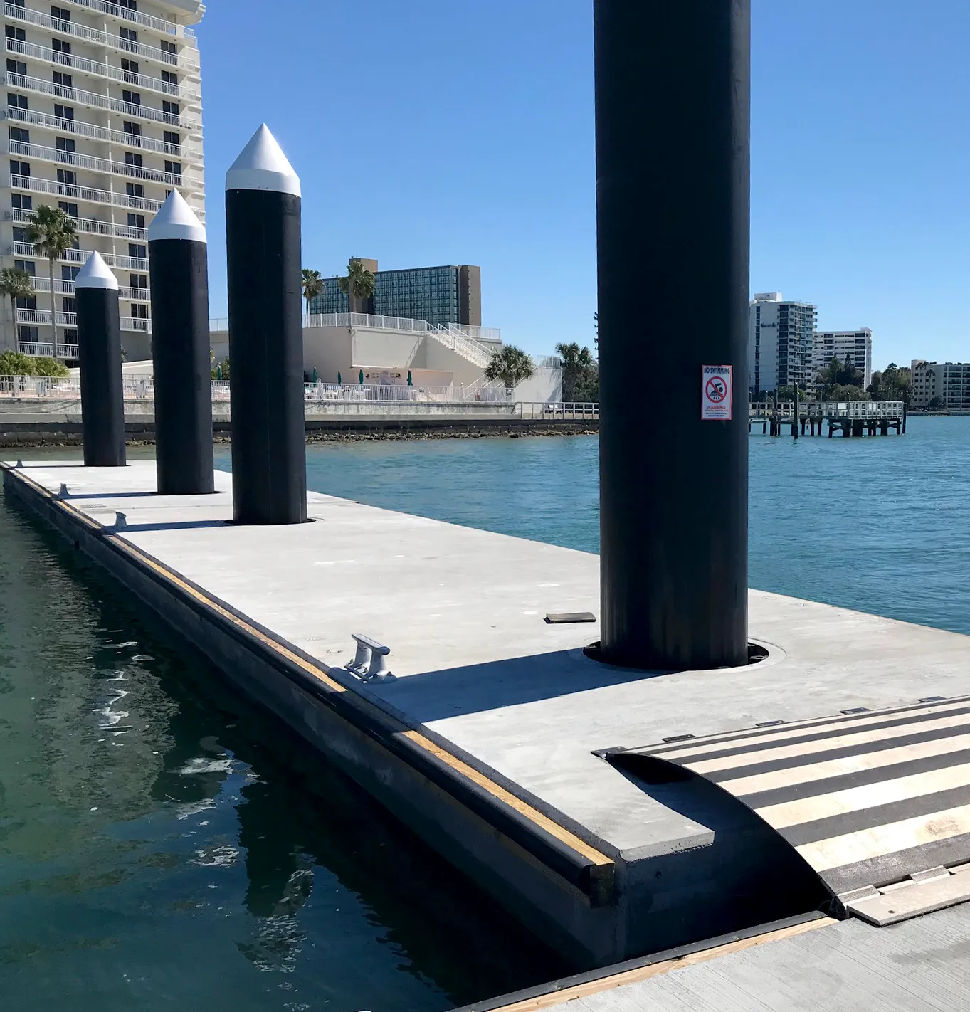Marinatechnologies_products-concrete-floating-wave-attenuator-002